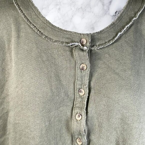 Lovers and Friends Oversized Henley Pullover - Olive Green - Picture 10 of 11